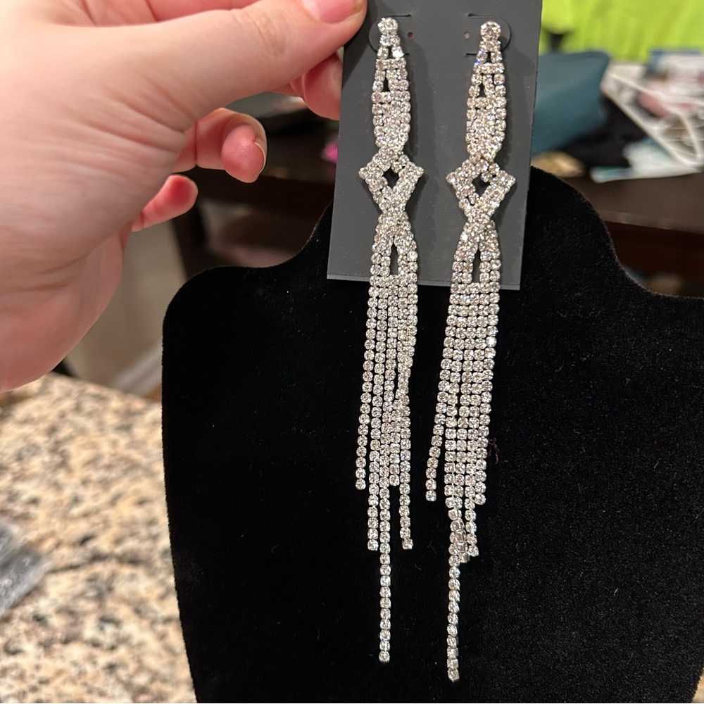 NWT Cache Women’s Long Dangle Crystal Glam Dress Tiered Waterfall Earrings $48! - Picture 4 of 7